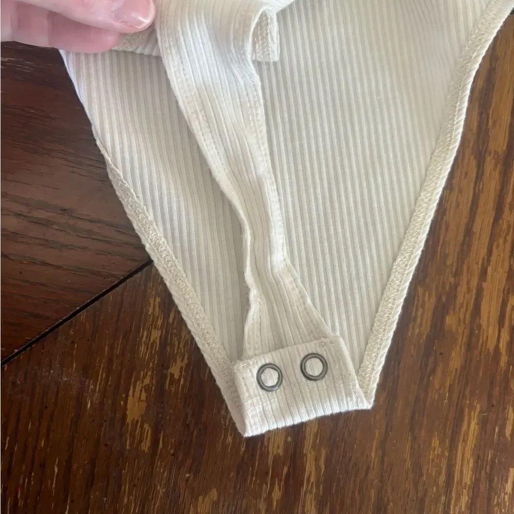 American Eagle Ribbed Spaghetti Strap Bodysuit Size XS Off White - Picture 2 of 7